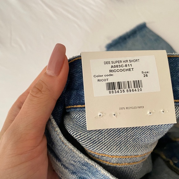 Brand new tag on agolde dee short - Picture 3 of 6